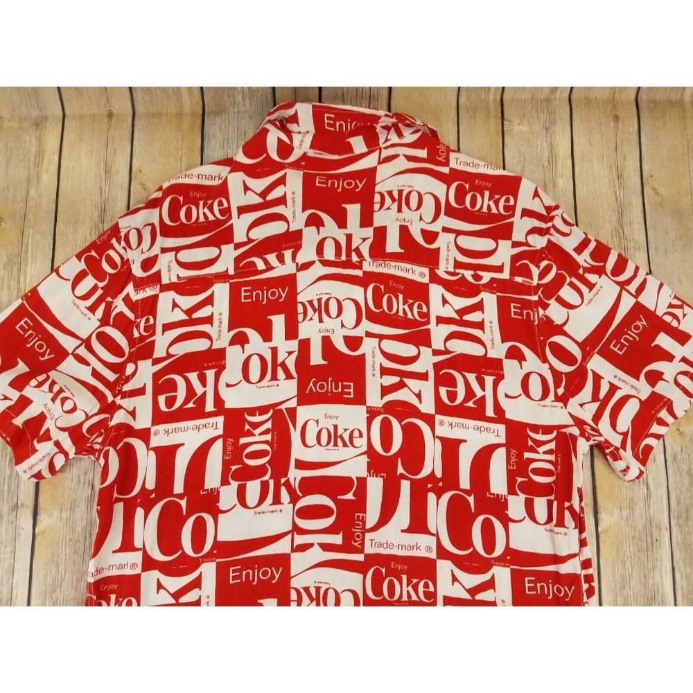 Vintage Re-Mastered Coca-Cola Men’s S/S Button Front Shirt Size M Red B83 - Picture 9 of 10